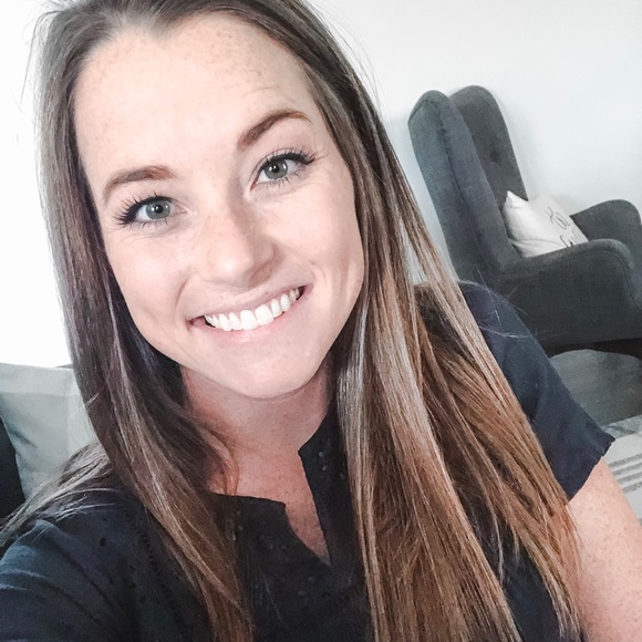 Meet your Posher, Whitney - Picture 1 of 1